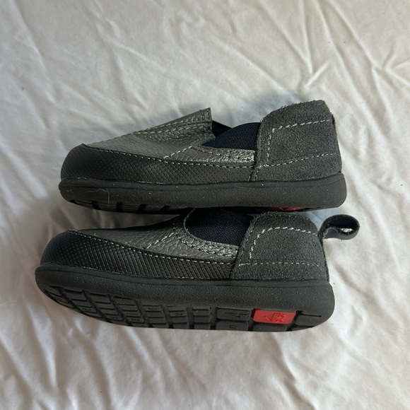 See Kai Run - LIKE NEW - Gray and Black Leather slip on sneakers Patchwork - Picture 4 of 6